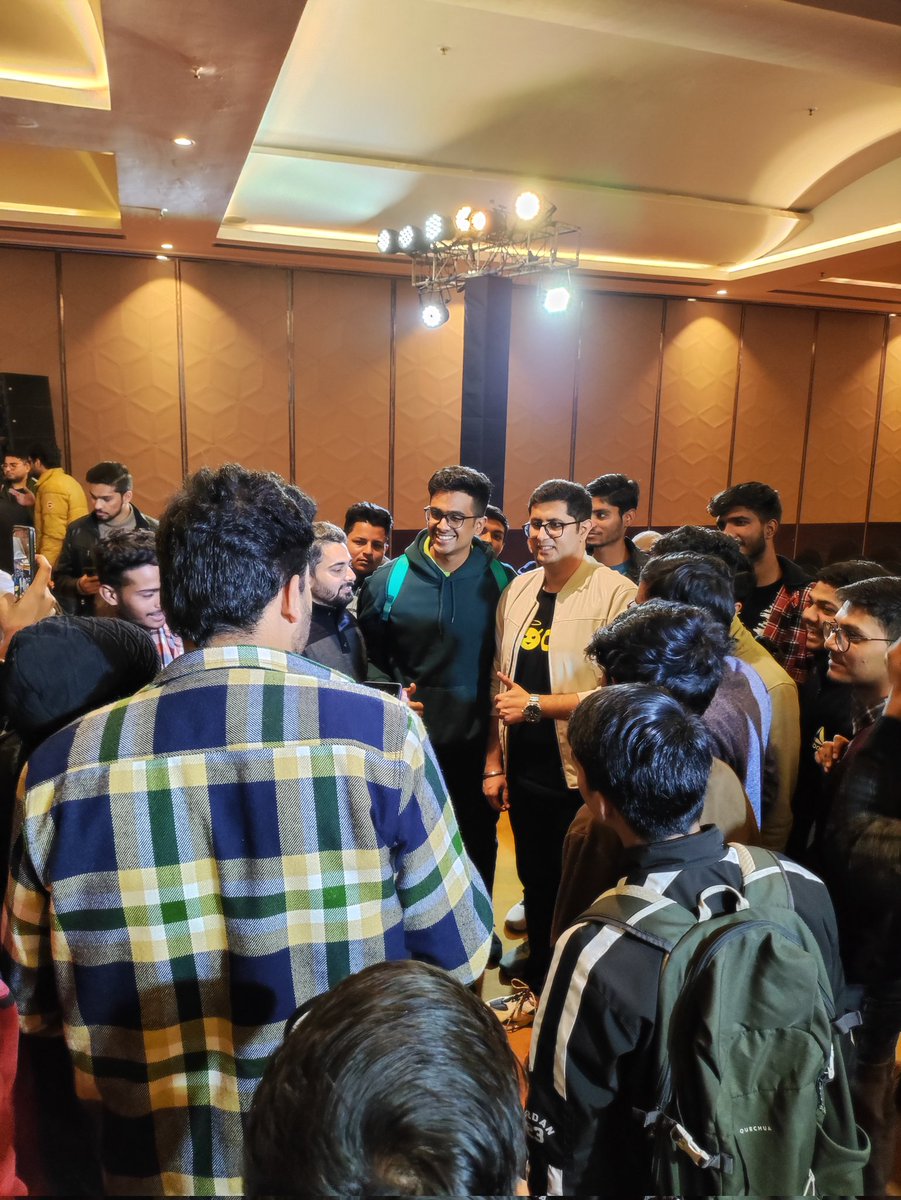 HimanshuT_CMF's tweet image. Felt great to be back in Delhi for the first fan meet(attended by 100+ fans) of the year. Truly, POCO is nothing without it’s community.👑 Shared a surprise with fans also 🤫🤫