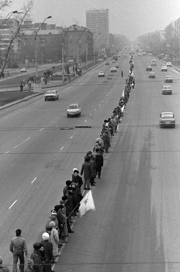 З Днем Соборності, непереможні українці! 
Наш зв'язок не розірвати!

Happy Unity Day, dear invincible Ukrainians!
Our bond is unbreakable!