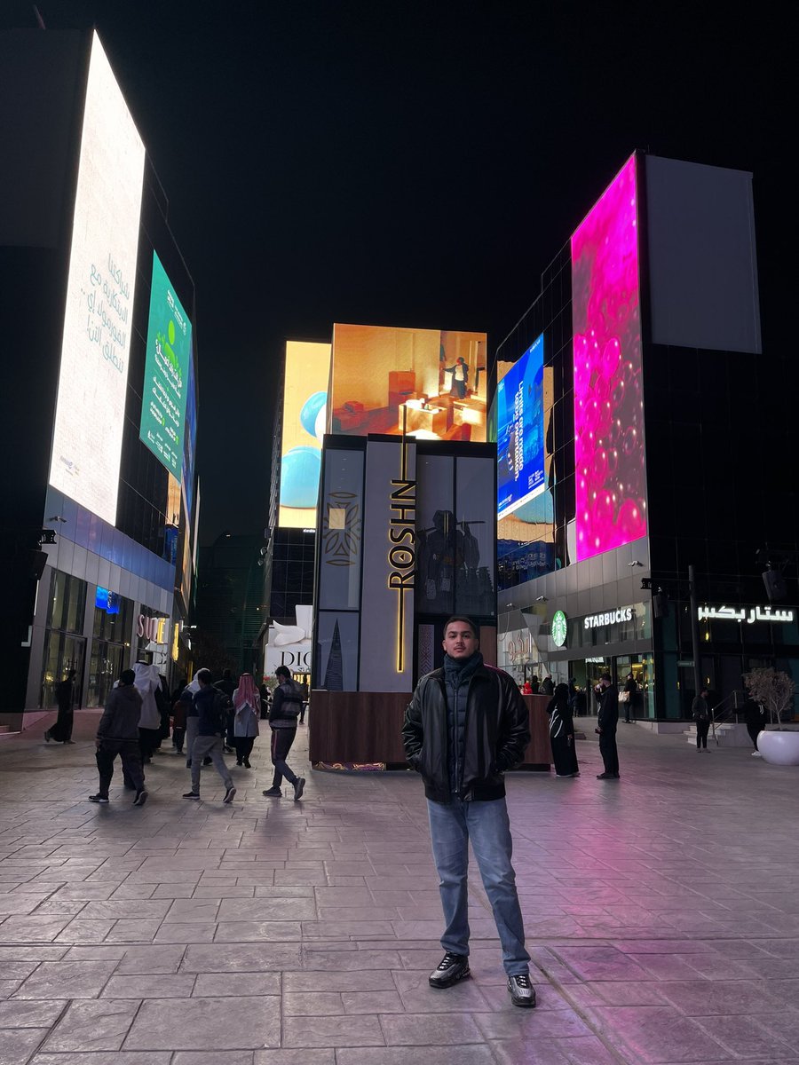 Kwitac's tweet image. Riyadh, you beauty!✨