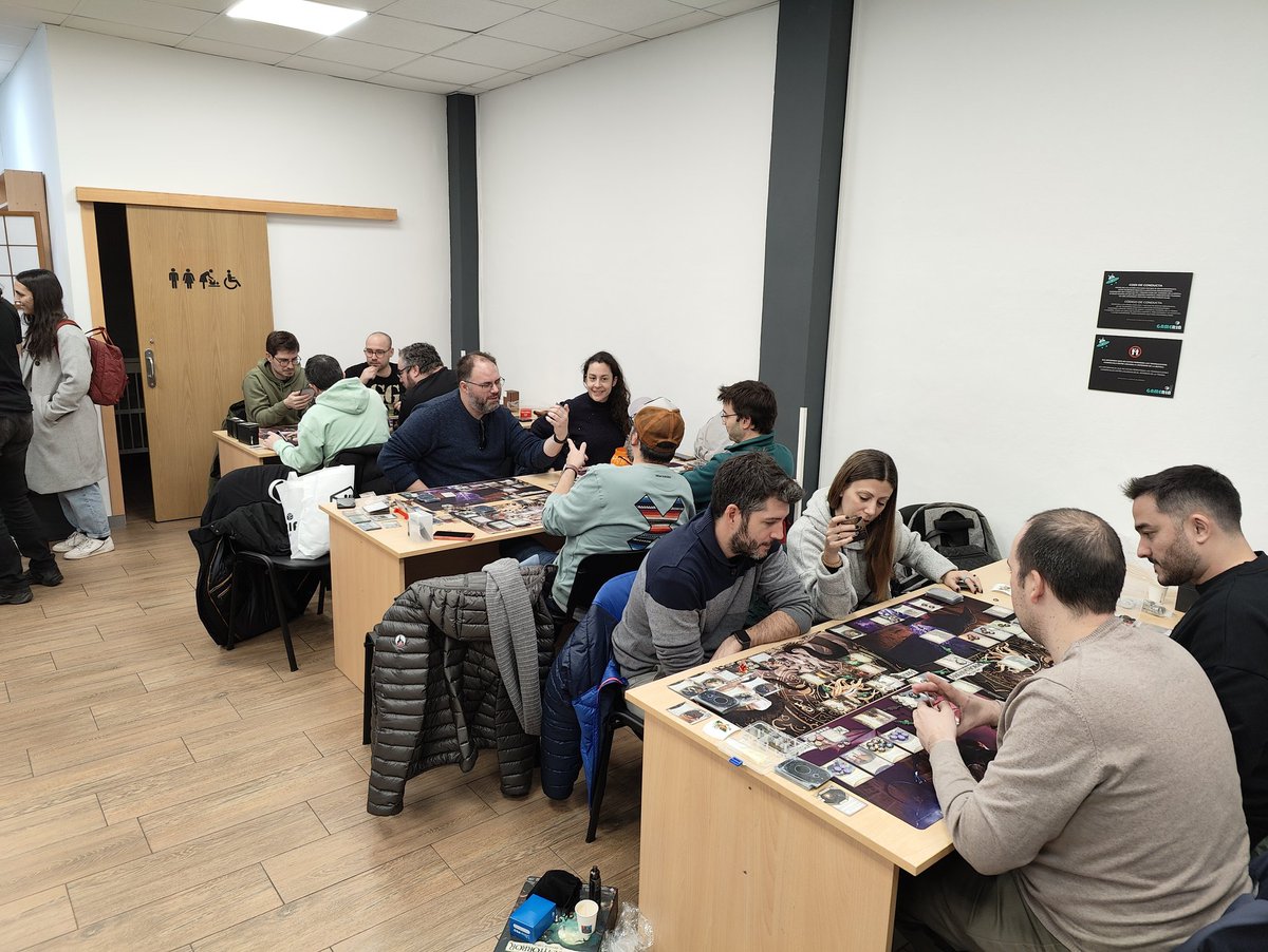 kortatukuo's tweet photo. Ambientazo en La Guerra de los Dioses exteriores en Barcelona en GAMERIA.
@ArchivosArkham #ArkhamHorrorLCG https://t.co/7rVgvBIxdc