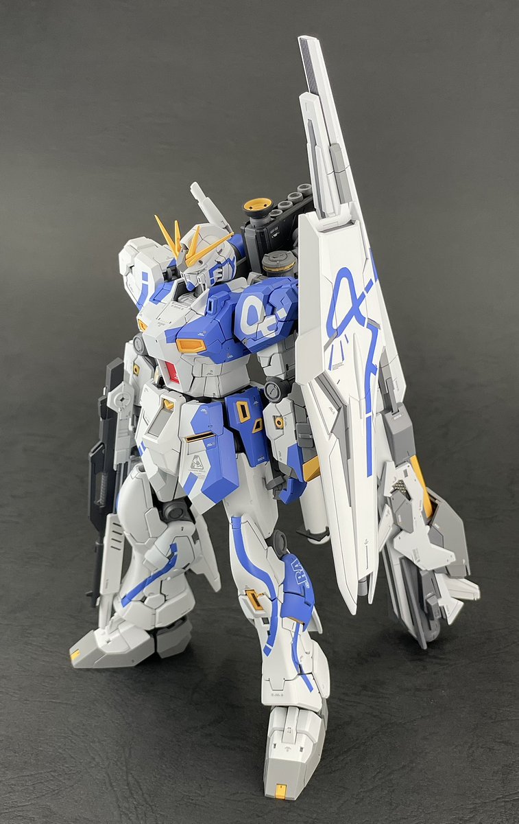 takunisan's tweet photo. RG νガンダムできました。その1
福岡立像仕様のキットを九龍版(風)に塗りました。
#ガンプラ https://t.co/NcOev4ig4N
