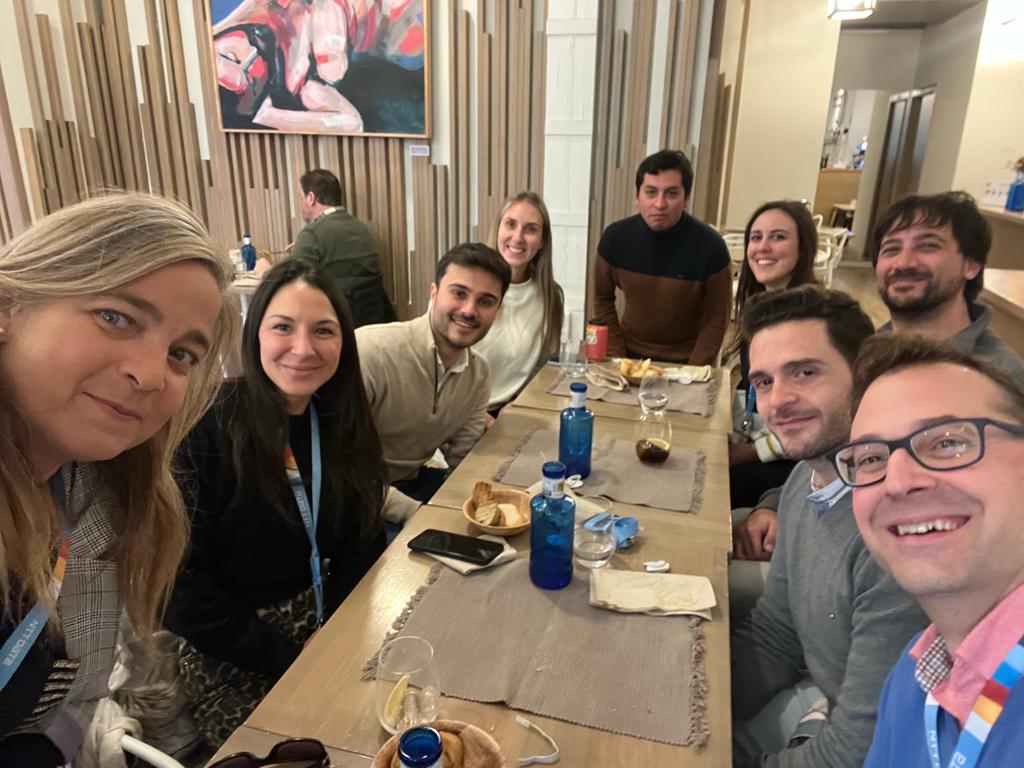 ¿Qué es el #IntraNetworking?
La importancia de relacionarse con tus compañeros de trabajo. Lo hicimos en <a href="/NTTDataSpain/">NTT DATA España</a> #Málaga:
International breakfast, para compartir proyectos, inquietudes y tendencias.
Comida con nuevos integrantes a la compañía para conocerlos y darles tips.