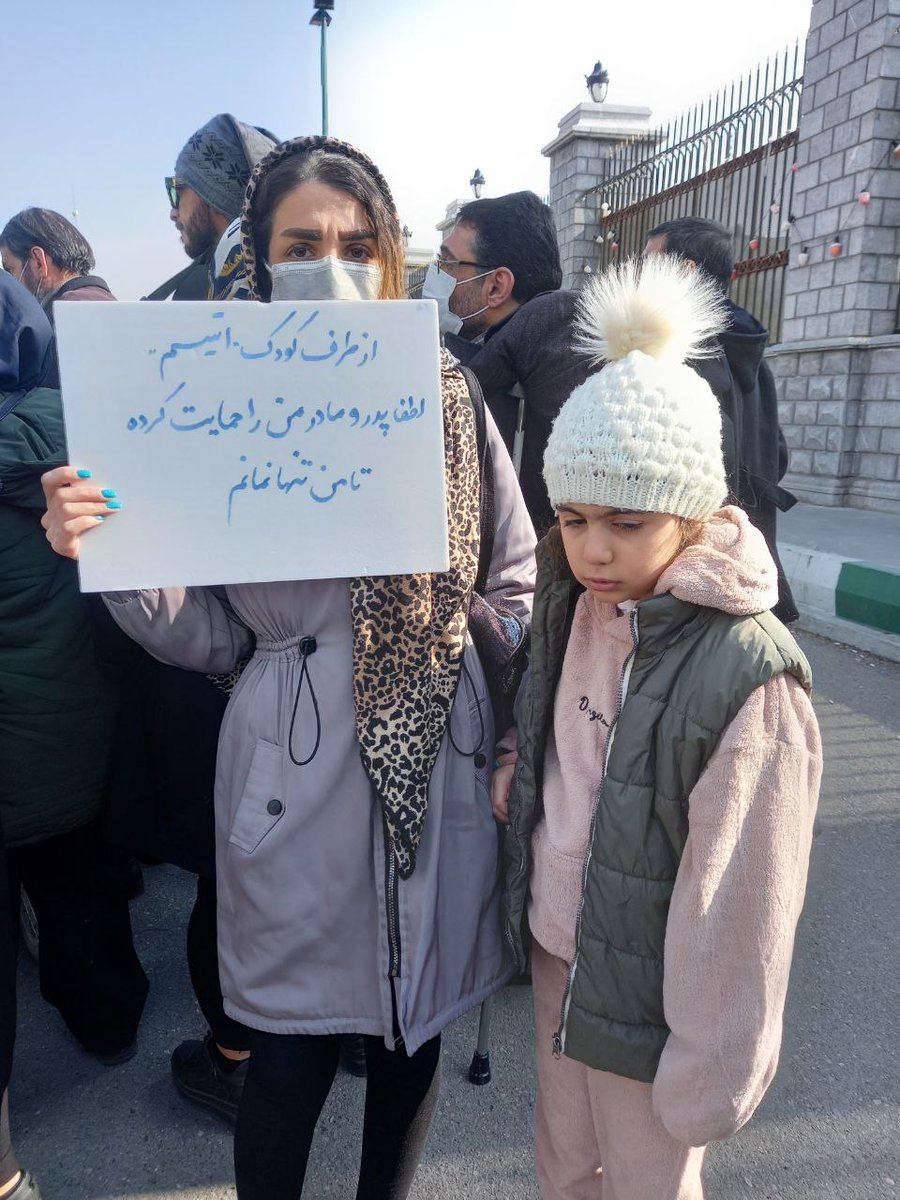 jahedataeian's tweet photo. #تجمع_افراد_دارای_معلولیت مقابل #ساختمان_مجلس و #سازمان_برنامه_بودجه 
«معیشت شایسته؛ حق مسلم ماست» 

تحمل سرما برای معلولانی که سوار بر #ویلچر هستند، بسیار دشوار است. اما آنها آمدند تا حقشان را مطالبه کنند. آنهم حق قانونی شأن را. مجلس و دولت از #مشکلات_معلولان آگاه است؟ https://t.co/7fT4TtjVU0