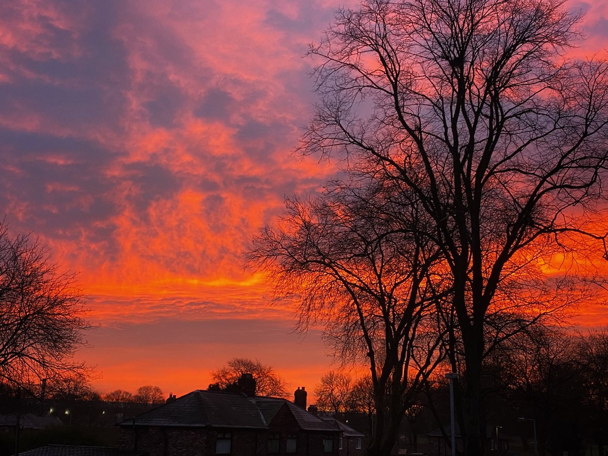 joymarie_h's tweet photo. #morningsunrise #sunrisephotography #sunrise #pinkskys #skyphotography https://t.co/X779uEqnYq