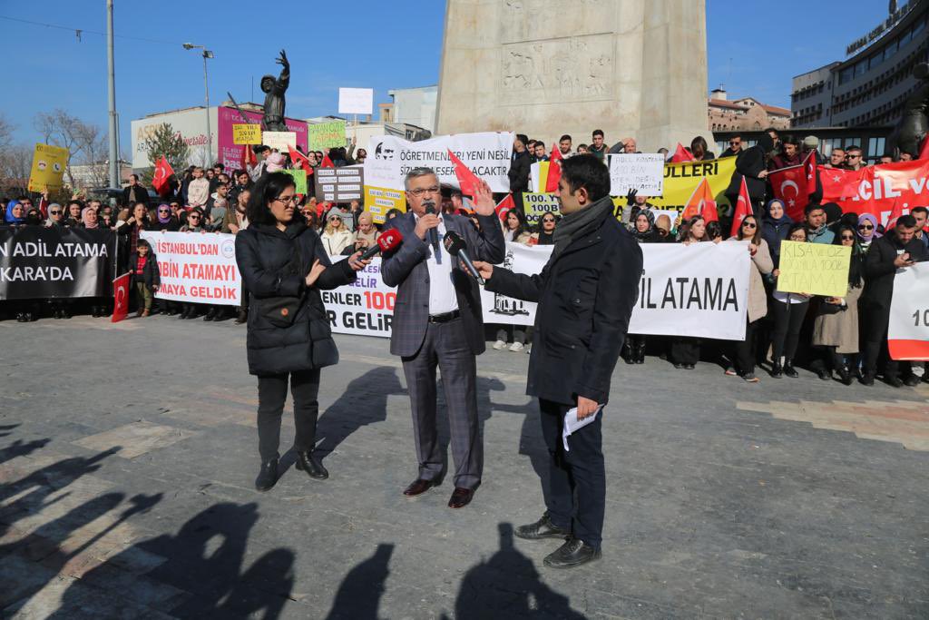 latifselvi42's tweet photo. Eğitimde kalite, ülkede huzur, alın terine saygı için @EgitimBirSen olarak atama bekleyen öğretmenlerimizle alandaydık. Bu sese kulak verilmeli, #100bin öğretmen ataması gerçekleştirilerek öğretmenlerimiz mesleğine ve öğrencilerimiz öğretmenine kavuşturulmalıdır. https://t.co/iHEJ0GfOfC