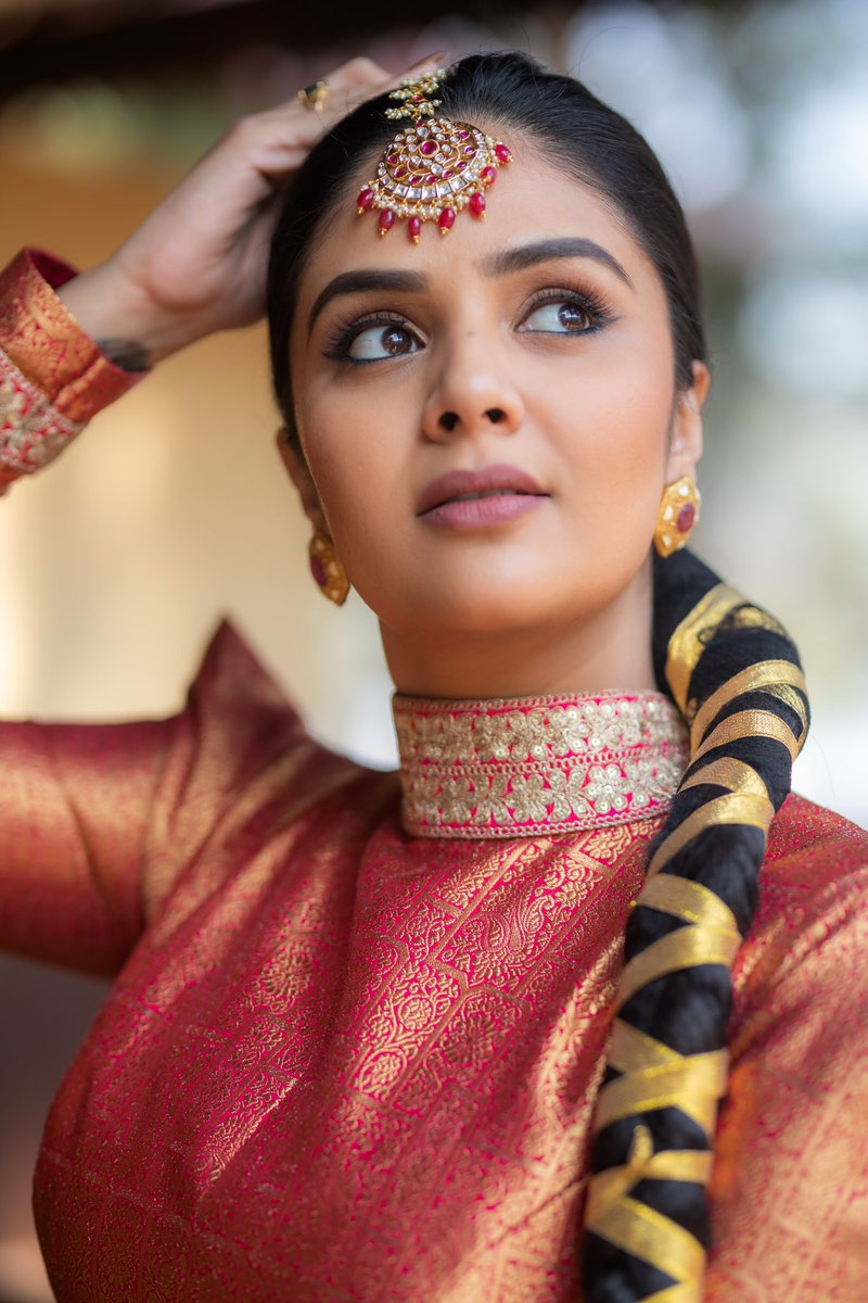 actress_mirror's tweet photo. Aadivaram with #StarMaa 
#SreeMukhi ❤️‍🔥 #ActressMirror https://t.co/0XFYIguesw