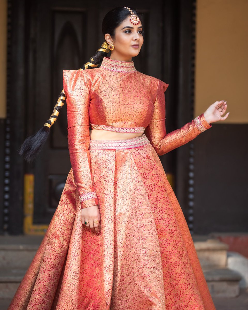 actress_mirror's tweet photo. Aadivaram with #StarMaa 
#SreeMukhi ❤️‍🔥 #ActressMirror https://t.co/0XFYIguesw