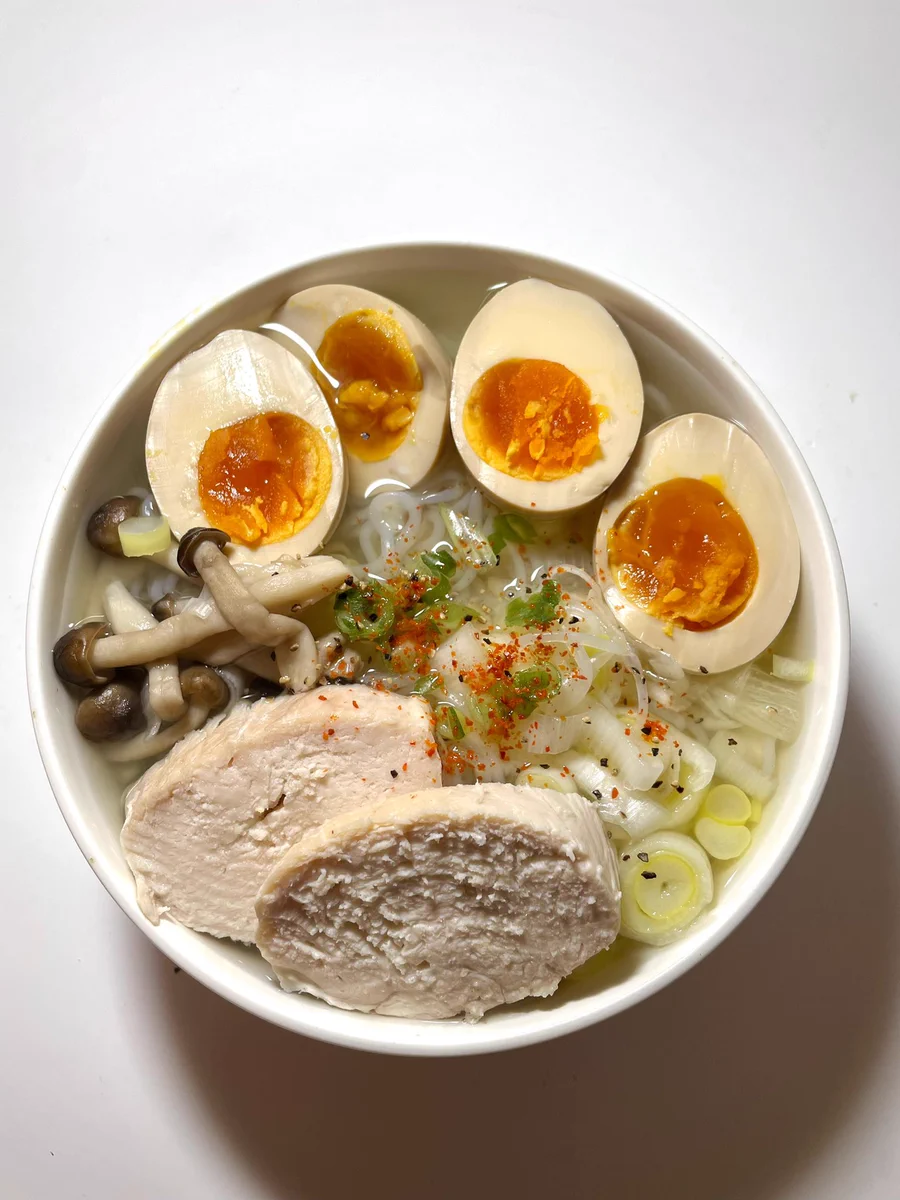 ダイエット中の柚子胡椒鶏塩ラーメン。約240kcalで超ヘルシーなのに旨すぎ