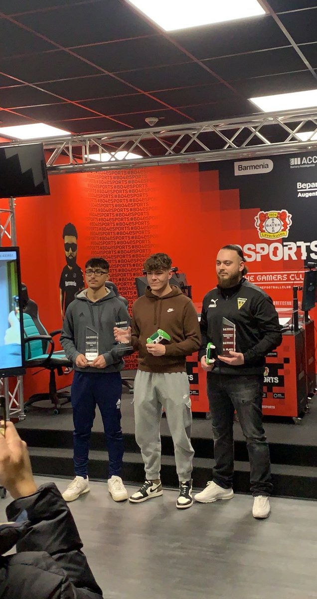 Nach dem ich letztes Jahr beim Turnier von  <a href="/b04esports/">#B04eSports</a> <a href="/BERGISCHE/">BERGISCHE KRANKENKASSE</a> mit 0 Punkten in der Gruppenphase ausgeschieden bin, konnte ich dieses Jahr das Turnier ohne Niederlage am Ende für mich entscheiden 🏆 Sehr geiles Turnier gewesen und Ggs an alle Gegner