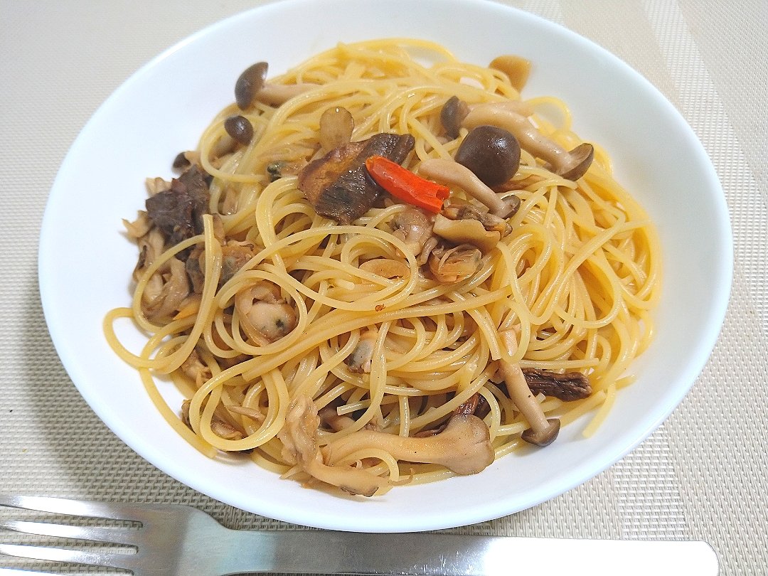 昼はあさりときのこの和風パスタにしました。きのこの味がしっかり出ていて美味しい！
#おうちごはん
