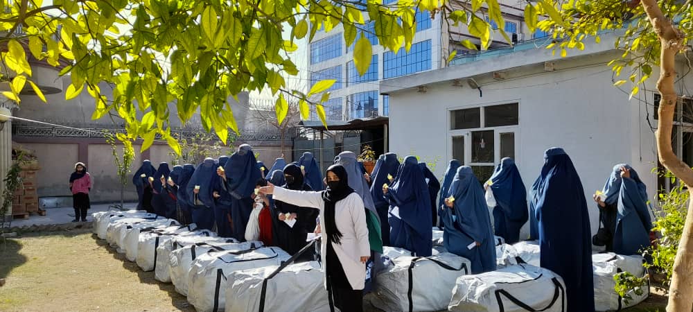 Hntpo_AFG's tweet photo. @HealthNet_TPO with @UNFPA is providing winter kits to about 1200 displaced and pregnant women and female mental health patients who received counseling during the year 2022 in four districts of Nangarhar province. 
#wintersets #mentalhealth https://t.co/pgwSHU8GeO