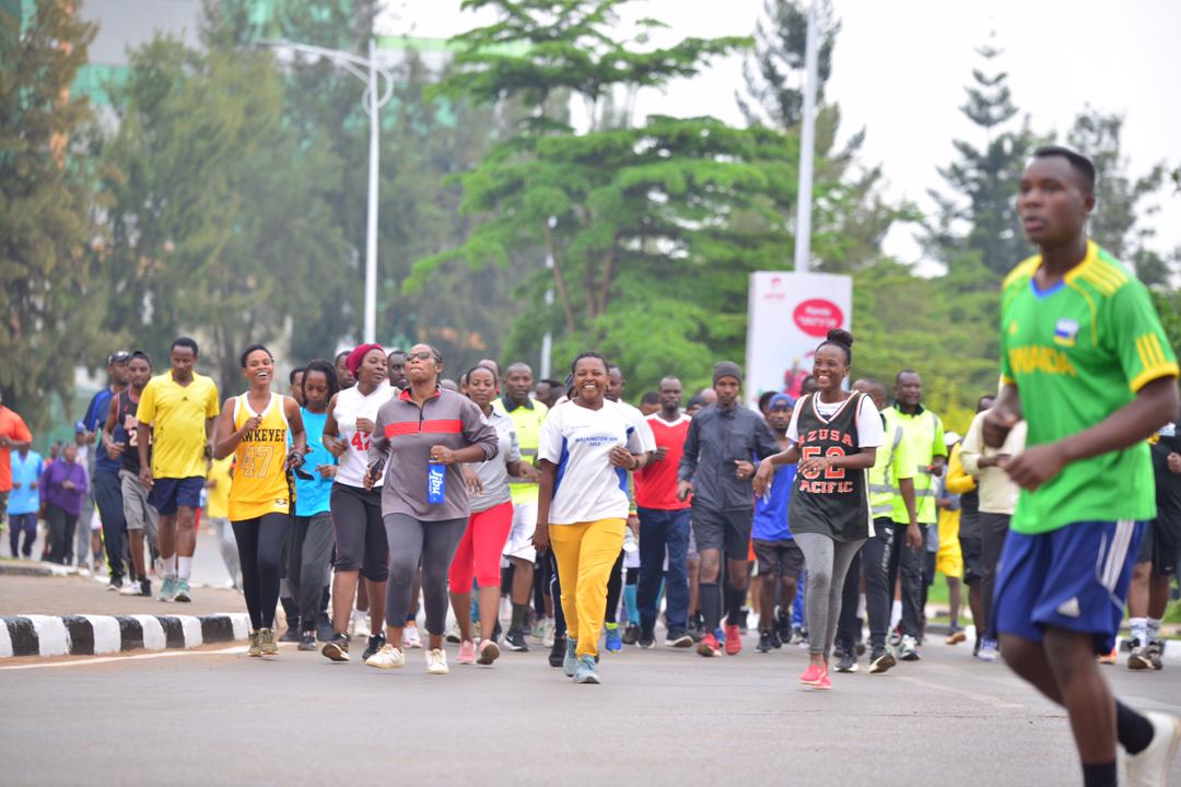 SPNiyonsenga's tweet image. Today, residents of the City of Kigali participated in #CarFreeDay mass sports, a bi-monthly exercise designed to promote healthy lifestyles and a green city. #LetsBeActive #LetsGetMoving #EveryMoveCounts #beatNCDs

📸 @CityofKigali