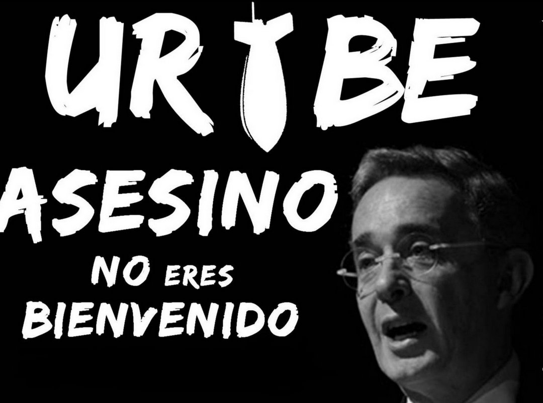 #Uribistas y su #carroña cuestionando la legalidad d Presidente @petrogustavo, 'sepa todo Colombia que el #Únicoilegal es @AlvaroUribeVel creador d las #autodefensas/#paramilitares q han asesinado miles de periodistas, lideres sociales, falsos positivos y... #BasuraMediatica'