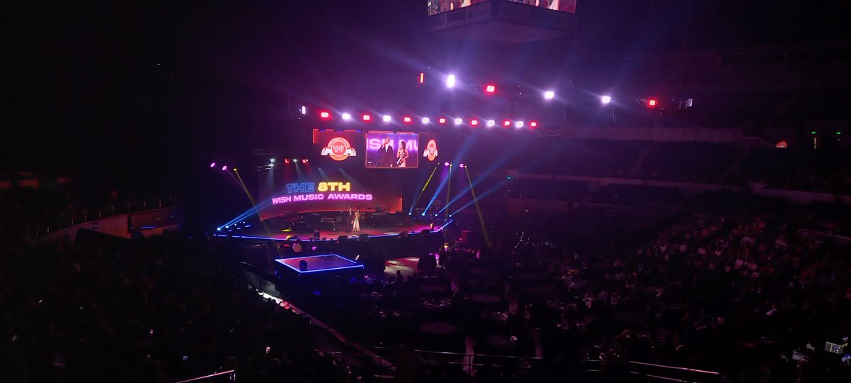 bradtrebor's tweet photo. .solid @ Smart Araneta... 💚💚💚

#WishMusicAwards https://t.co/ueAkvcSZpS