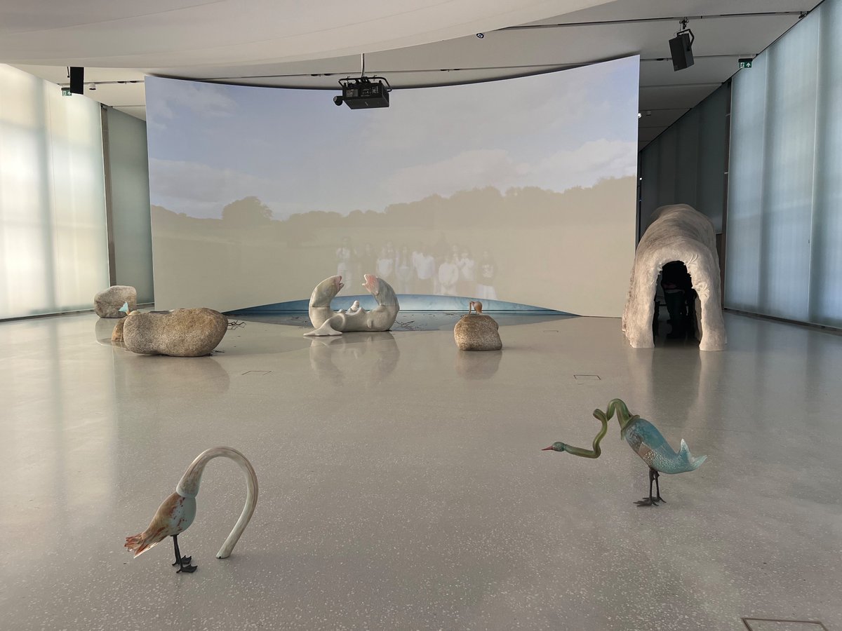 If you happen to be in Oslo, make sure to visit the Laure Provoust exhibition on material feminism, posthuman and ecological thinking 😍🐦

#laureprovoust #posthuman #nonhuman #transhuman #planetarythinking #materialfeminism #nationalgalleryoslo #environmentalart