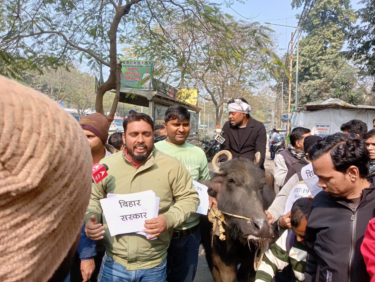 pluralsbharat's tweet image. &quot;नीतीश के आगे बीन बजाए, नीतीश खड़ी पगुराय&quot; @NitishKumar 
#7th_phase_1to12_notification