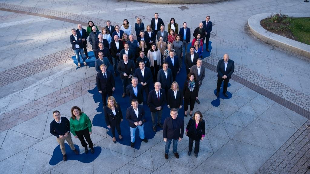 Salimos a ganar el #28M porque tenemos los mejores candidatos; hombres y mujeres que escuchan, que dan soluciones y que quieren mejorar sus ciudades.

Somos ilusión, somos #EquipoPP.