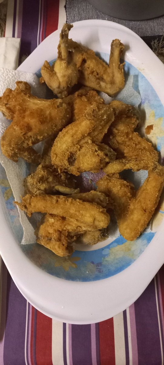 Dada's kitchen.
Deep fried chicken wings..

#brokeboyscooking #WokMasGoYet #welovefood