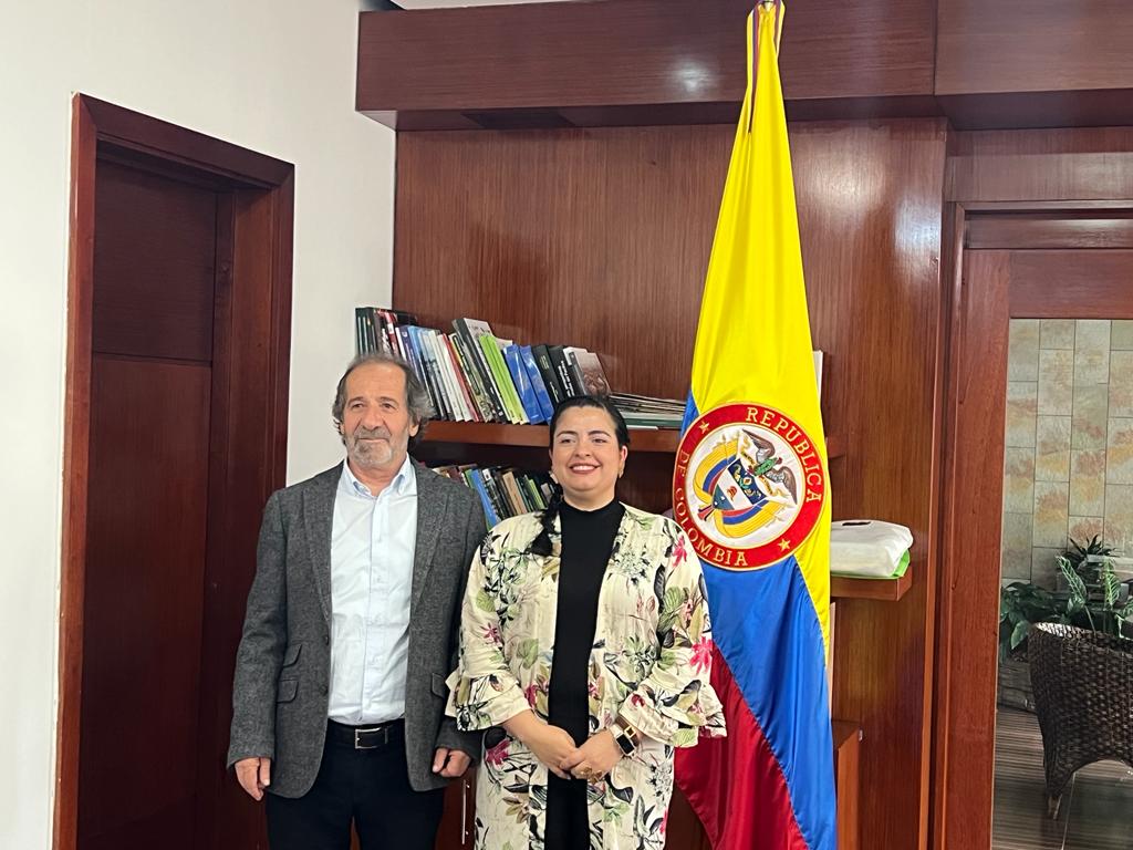 ghisecheverry's tweet photo. #Resumen: El martes fui posesionada para dirigir el @IDEAMColombia. Inicié trabajo articulado con @MinSaludCol y @MinAmbienteCo. Primer encuentro con junta @sintraideam. Participé en PMU Rosas, Cauca desde la @UNGRD. Iniciamos gestión al interior del instituto. ¡Seguimos! ✊🌱 https://t.co/J17g7SbpAo