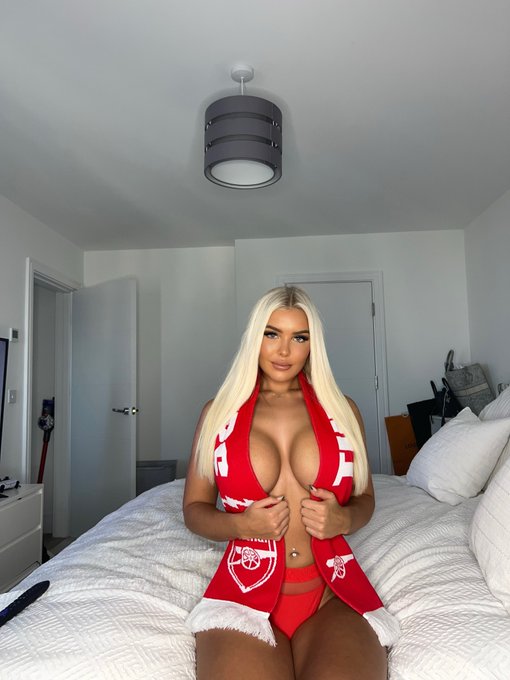 What’s better : Arsenal winning todays game or me showing you my tits?? https://t.co/c7ZFc2POSx
