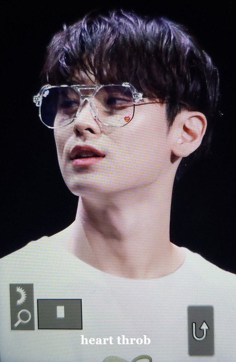 mybluucat's tweet photo. 미 친 . . . . . . . . https://t.co/T1L4W2gS3c