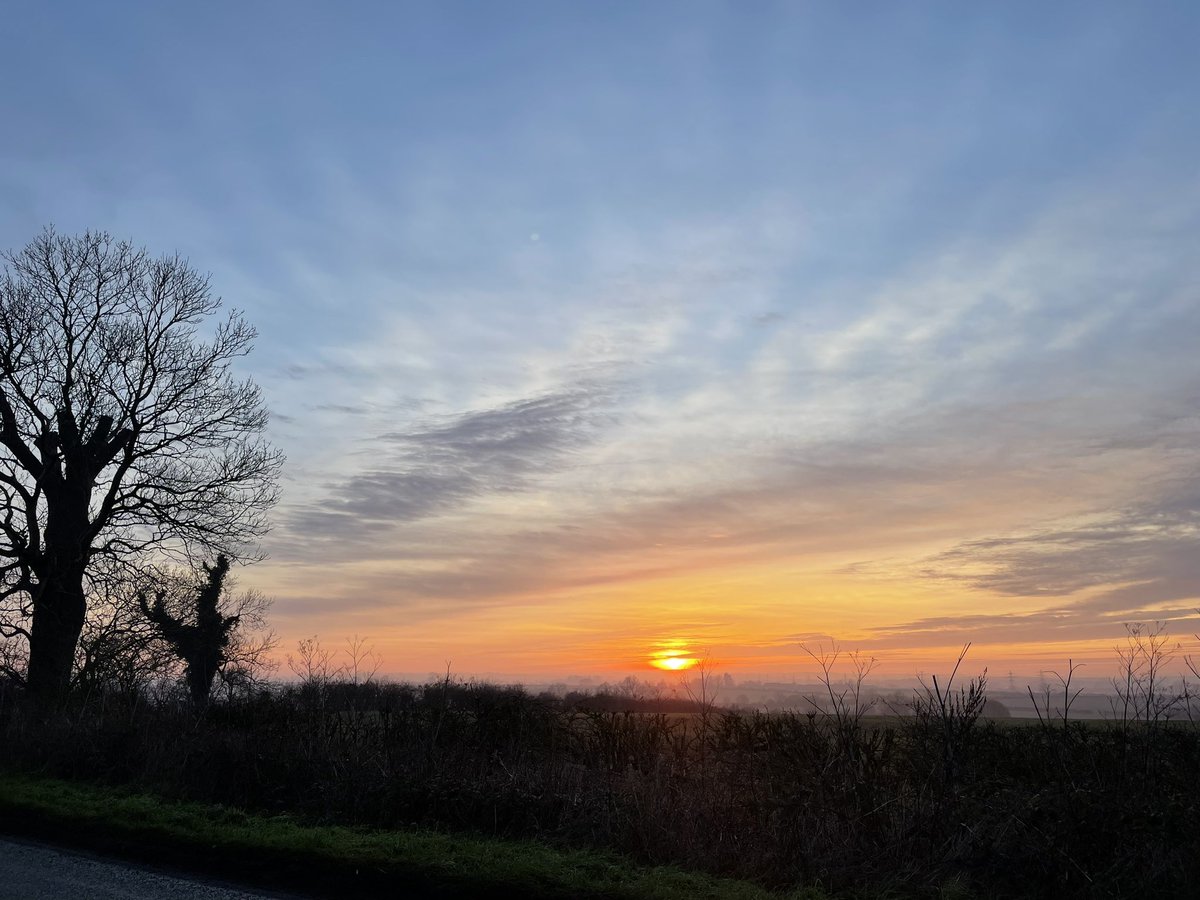 RobCottingham1's tweet photo. Cracking full day rehearsal for #fusion4 today - and a stunning sunset on the way home. #cairorocks https://t.co/NpuOi0WpV1