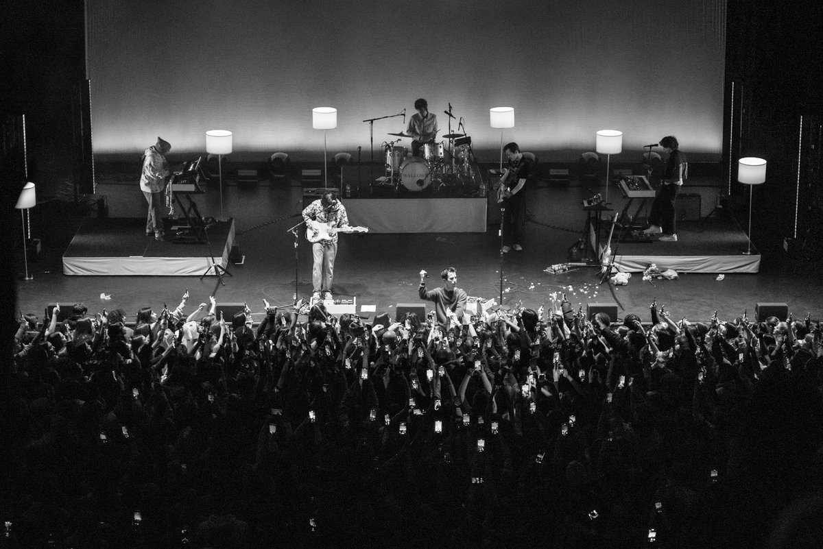 wallowsmusic's tweet photo. some photos from a very special return to London a few nights ago and the end of an incredible run of UK shows. we’re in Europe now and already loving every minute 💫 https://t.co/1ZMnOkTCon