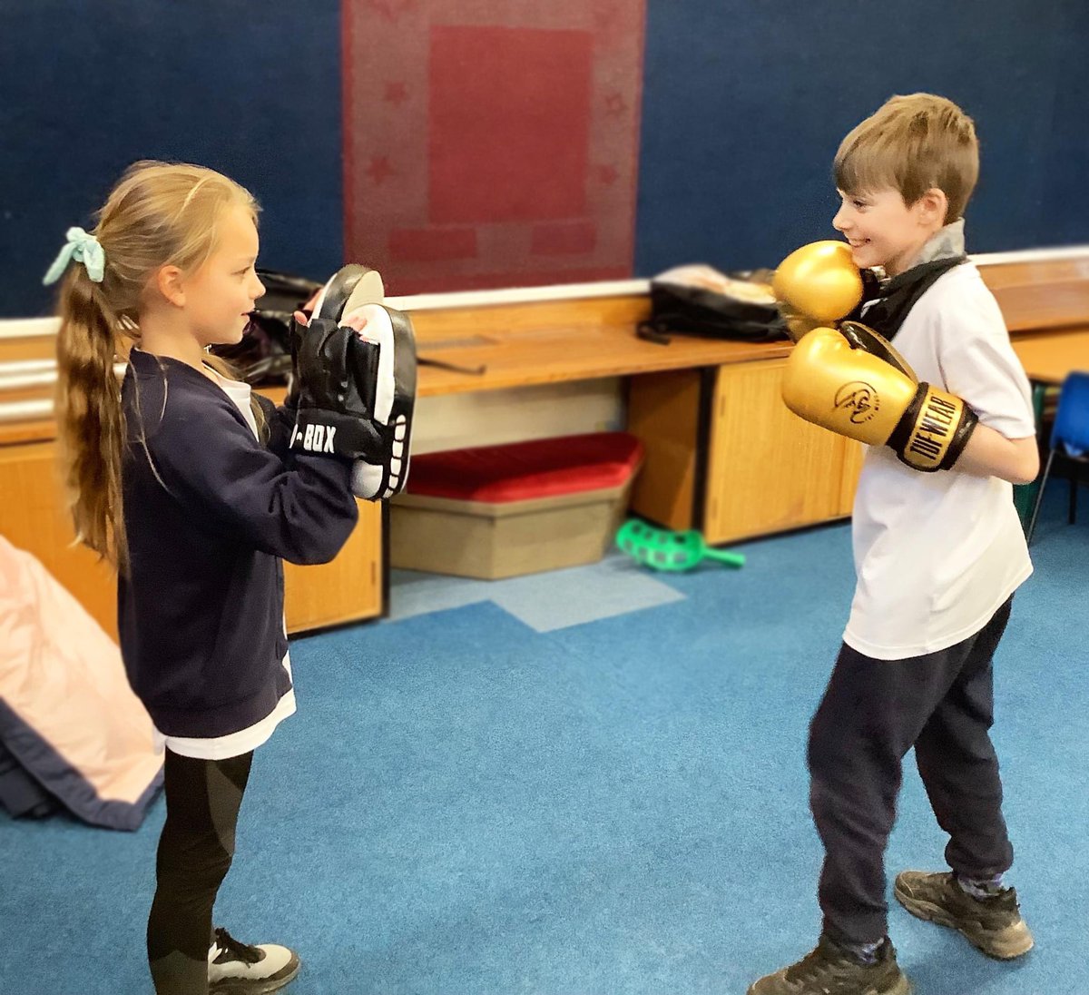 MMATPESSPA's tweet image. 📷 A couple of photos of some of the Grange Primary School Year 5 children trying their hand at boxing in one of their recent after school clubs. 🥊

#WraparoundCare #BreakfastClub #AfterSchoolClub #Boxing #Sport #Enrichment #MMAT #PESSPA