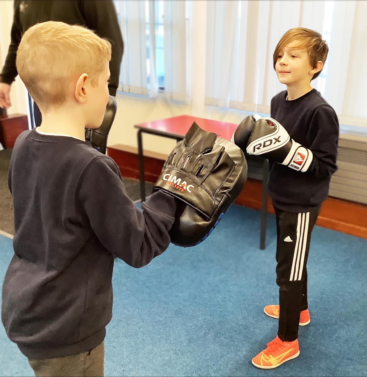 MMATPESSPA's tweet image. 📷 A couple of photos of some of the Grange Primary School Year 5 children trying their hand at boxing in one of their recent after school clubs. 🥊

#WraparoundCare #BreakfastClub #AfterSchoolClub #Boxing #Sport #Enrichment #MMAT #PESSPA