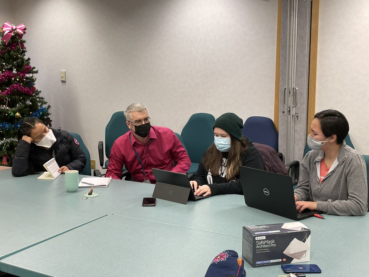 Inukpak_O's tweet photo. Office Procedures and Management Skills course (OPMS) with the Environmental Technology Program 1st year students from the Nunavut Arctic College! 2 weeks course: various visiting speakers, hands-on projects, some fresh air, workplaces’s visits and lots interesting conversations. https://t.co/35QFi3xdEN