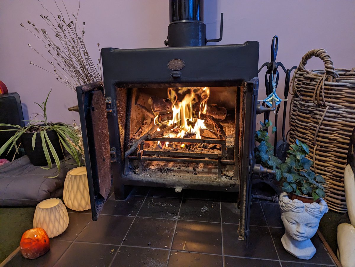 JamesBullion's tweet photo. Lovely walk around #haddiscoe and then home to burn this year's Yule log with the ashes of last year. St Mary's at Haddiscoe and St Margaret's at #herringfleet are terrific round tower churches really worth a look round, and friendly Bell Inn at #stolaves https://t.co/FGgNjK88y0
