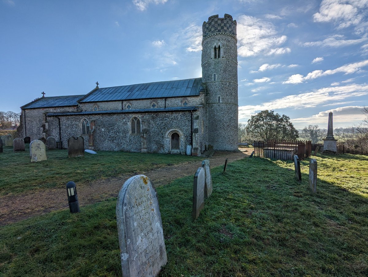 JamesBullion's tweet photo. Lovely walk around #haddiscoe and then home to burn this year's Yule log with the ashes of last year. St Mary's at Haddiscoe and St Margaret's at #herringfleet are terrific round tower churches really worth a look round, and friendly Bell Inn at #stolaves https://t.co/FGgNjK88y0