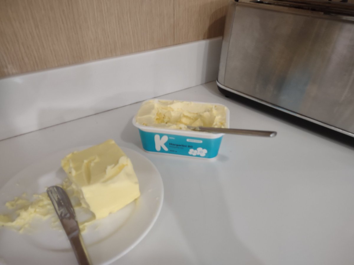 MuoriskaJ's tweet photo. Grande Buffet Silja Symphonylla, lämmin ruoka haaleeta, kylmä ruoka kylmää. En ehkä halua nähdä, että tulosta tehdään #kmenu n tuotteilla, näin suoraan.
Kuitenkin myydään "pohjoisen makuja" menuulla.
#tallink #siljasymphony #grandebuffet https://t.co/KEJLubGAYC