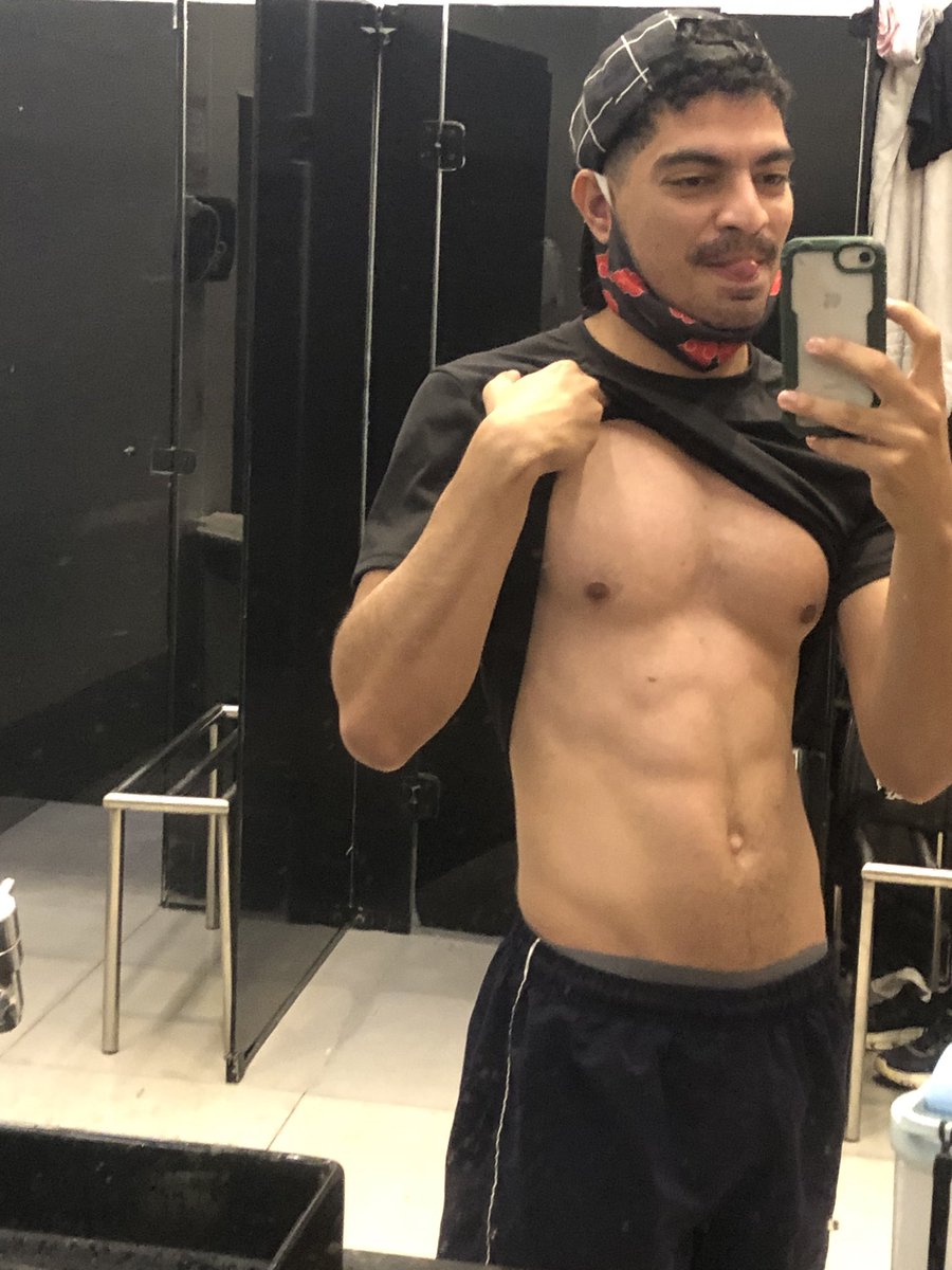 Gcai0's tweet photo. The Trainer // The Pokémon https://t.co/Q9IXayuyjx