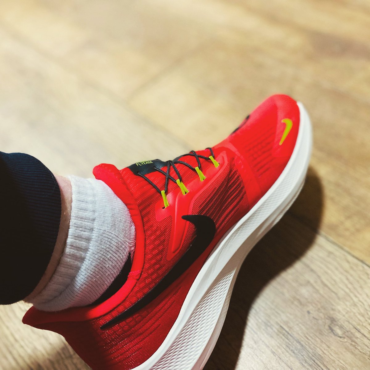 TheParaRiderMD's tweet photo. My new shoes from #Nike - it meant to be a birthday treat but I couldn’t resist to wear it this afternoon and get used to it 👟🔴✔️
What a beauty shoe that is also EASY ON & OFF which is easier for people with disabilities ���
#NikeShoes #NewShoes #EasyOnOff #TeamMatt #TeamNike https://t.co/fnvaikF5oY