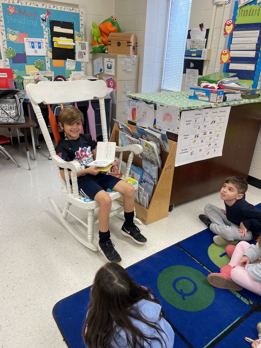 It warms my heart when my previous students want to come by and share their love of reading!❤️