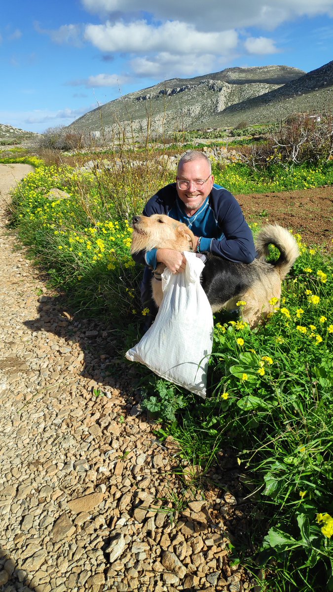 There is no better way to start the season 
than making traditional vegetables pies with our good friends Bruce and Craig, walking with Laki and enjoying a full day in our beautiful Protected Area of North Karpathos!

#karpathosisland #cooking #botany #botanique #orchids
