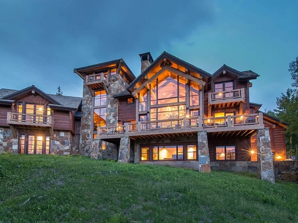 cbassg16's tweet image. Men literally want 1 thing 

- large mountain style home in the forrest by a lake. 
- Pleasant wife with no attitude 
- 3-5 children
- Dynamic gym inside an rv garage 

So disgusting.