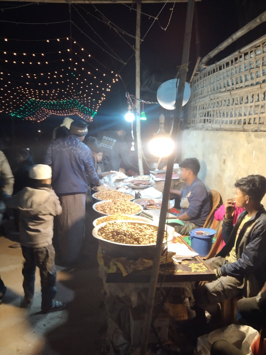 SBFEnamUddin1's tweet photo. A big (Religious Speech Ceremony) organized by Rohingya at #Rohingya Refugee camp in 🇧🇩.
It's very grateful that we can practice our religion freely and properly at Refugee Camp.
#Waz(Speech)
#religiouspractice
#WorshipService
#Rohingya
#Refugee https://t.co/UXIZ9a7n9w
