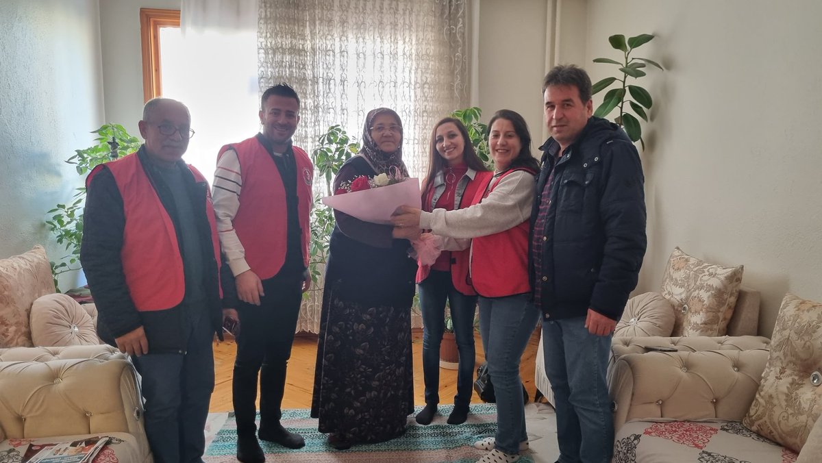 LasunMustafa's tweet photo. #KonyaKılıçdaroğlu gönüllüleri olarak bugün ev ziyaretleri ve esnaf ziyaretlerinde bulunup genel başkanımızın politikalarını anlattık. Milletvekili aday adayımız avukat Barış Bektaş'da bizimleydi. Maddi durumu iyi olmayan ailelerimize yardımda bulundu. https://t.co/8Dz03NZjxu