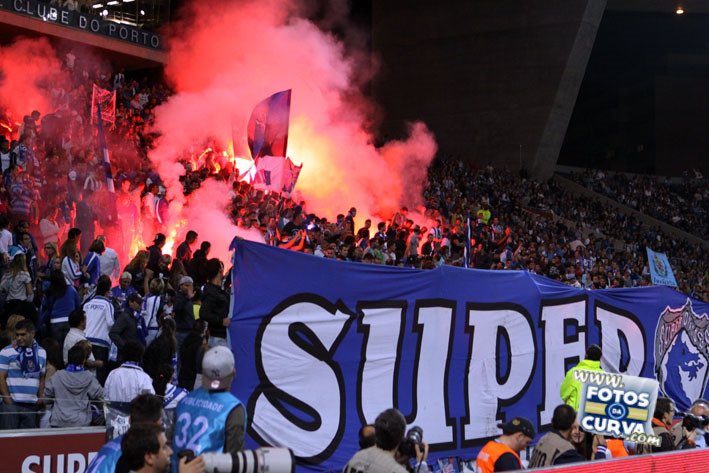 marchegod's tweet photo. Coisas que realmente estão a faltar no Estádio do Dragão https://t.co/NvyT2GOaEV