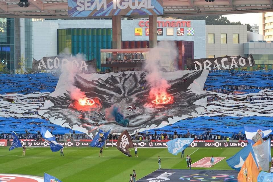 marchegod's tweet photo. Coisas que realmente estão a faltar no Estádio do Dragão https://t.co/NvyT2GOaEV