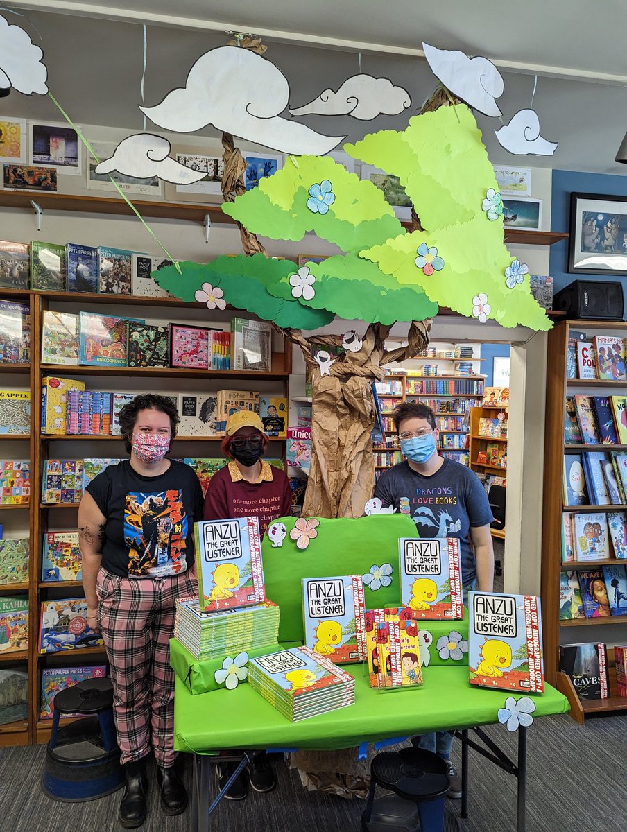 bshum79's tweet photo. Thank you @ChildrensBW_LA, #TeachAAPI &amp; the booksellers for a great event &amp; this amazing bonsai! Get your signed copy of #anzuthegreatlistener 

https://t.co/yfXrXAjpsh https://t.co/igCcuN4e5Z