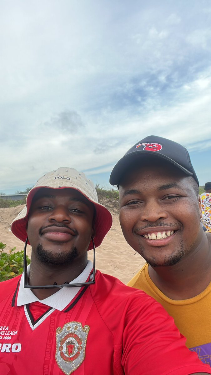 omgziphooo's tweet photo. Beach day https://t.co/NkVJKTvsTb