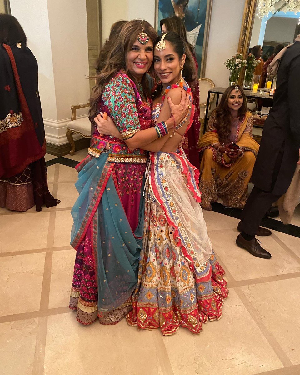 FriehaAltaf's tweet photo. My sons Dholki 🌺🎉❤️🥰🍾🎶💕🎉@TurhanJames #letthejamesbegin https://t.co/cGqUelWy86