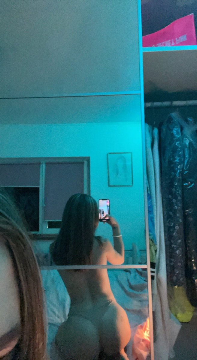 cute_olivia07's tweet photo. 99% of people r Times waster in followers. Lol everyone need free nudes 😂 https://t.co/kfx9J3FKP8