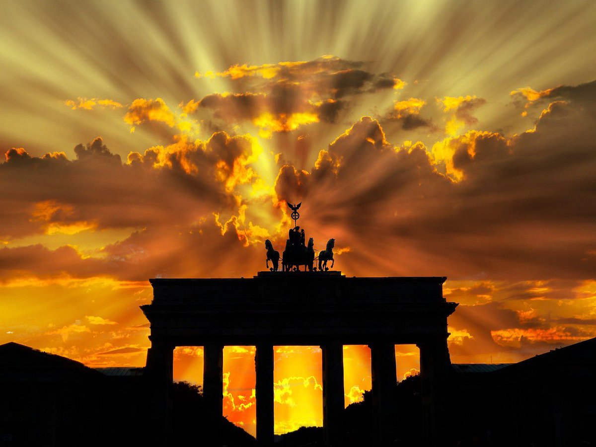 Berlin: The greatest cultural extravaganza that one could imagine 🇩🇪

And yes…It’s the 8th destination city! 

DM now for booking 

Read more about Berlin: link.medium.com/W62sjSGCKwb

#berlin #germany #hamburg #k #m #deutschland #love #frankfurt #photography #berlincity #ln #art