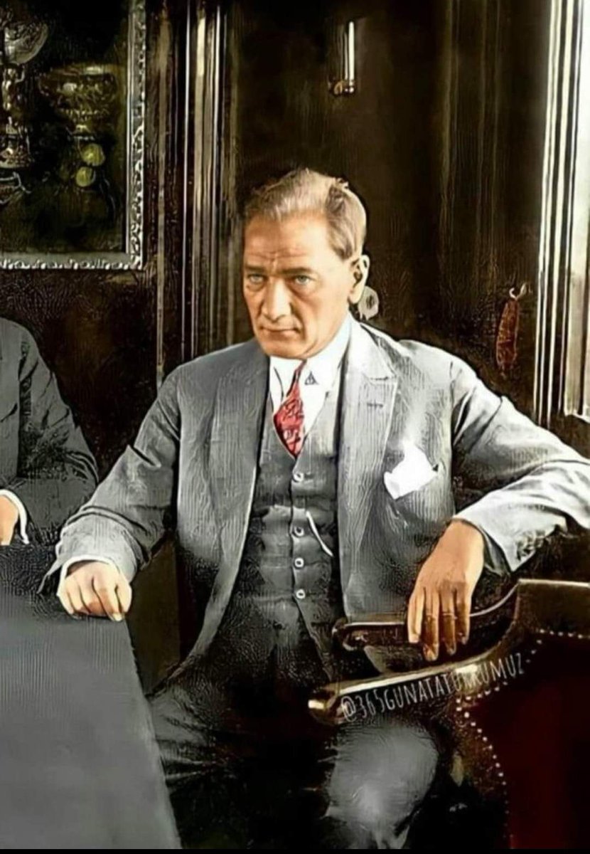 “Öğrenelim.

Ekonomik iflasını açıklayan Osmanlı Devletinin 1881 yılında bütün varlıklarına el konuldu. İğneden ipliğe Yahudi İtalyan, Ermeni, Fransız tacirler İstanbul'a dolmuştu. Abdülhamid bu kadar borcun üzerine yeni borçlar ekledi. Osmanlı 15 defa büyük borç aldı.+++