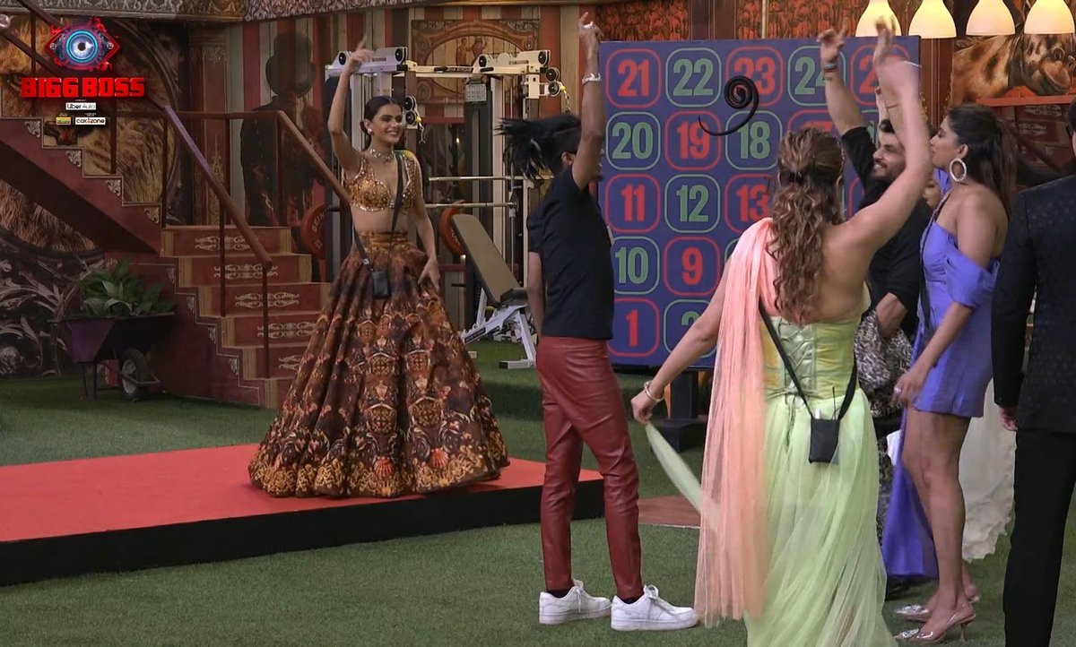 TheBiggBossGirl's tweet photo. Look at #PriyankaChaharChoudhary's reaction when NKA got the movie, she also said 'I am very happy for you.' She also got everyone to dance for her. ❤️

Her heart. > https://t.co/xS9xZX95dZ
