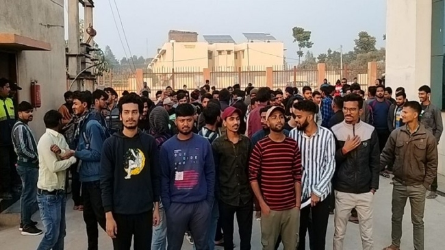 SanatanPrabhat's tweet photo. Madhepura (#Bihar) college denied permission to celebrate Shri Saraswati Devi Puja 

Denying permission to celebrate Shri Saraswati Devi Puja (Deity of Divine Knowledge and Art) is a downfall of the education sector.

https://t.co/CgABzrbvkX

#HindusUnderAttack #BasantPanchami https://t.co/aLzbnOD9ql